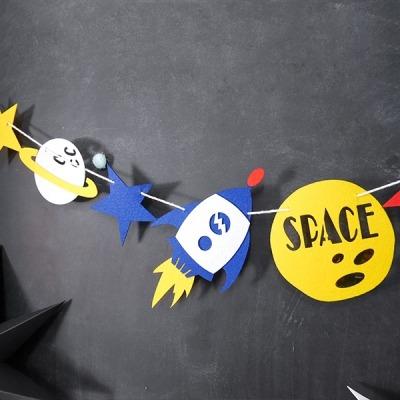 China 2019 new fashion eco-friendly wool felt space men rocket and boy living room wall decoration toys for sale