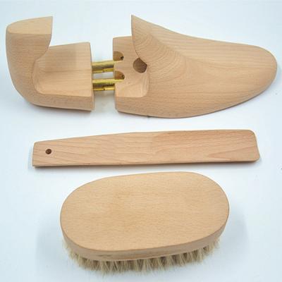 China Eco-Friendly Hotel Supplies Set Including Shoe Horn Shoe Tree Shoe Brush Logo Free In Beech Wood Material for sale