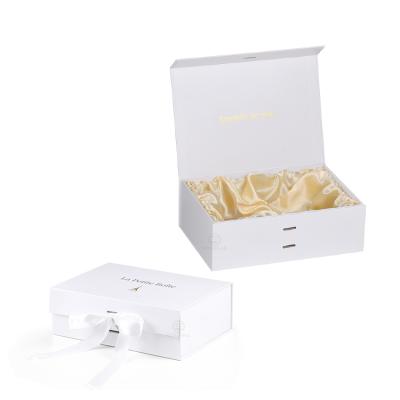 China Recycled Materials Sonpha Gift Wrapping Magnet Custom White Clothes Paper Box With Ribbon Closure for sale