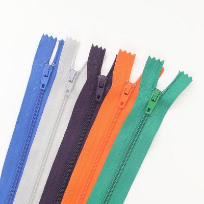 China Auto Lock NO3 Nylon Zipper Color Zipper Zipper Pull For Fabric for sale