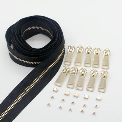 China Durable Lightweight Gold Metal Zipper Long Chain Garment Accessories for sale