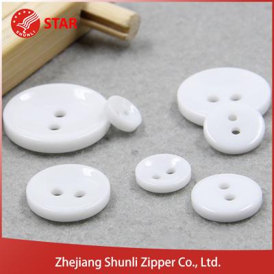 China Wholesale Dry Cleaning Super Quality 2 Holes Chalk White Button For Garment for sale