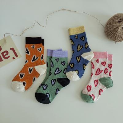 China Autumn Korean New Fashion Cute Love Heart Antibacterial Children Socks Breathable Cotton Fancy Student Children Socks for sale