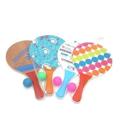 China OEM plastic beach paddle ball game set include 2 wooden paddles and 1 ball, fun beach toys for kids for sale