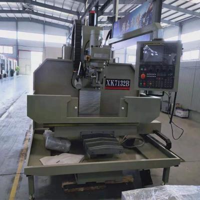 Κίνα Economical vertical cnc turret milling machine XK7132B with high speed universal cnc milling machine προς πώληση