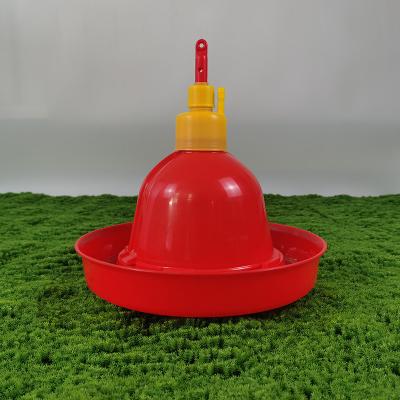 China Red Plastic Poultry Drinker Easy Installation Anti Drip Water Supply Cylindrical Shape for sale