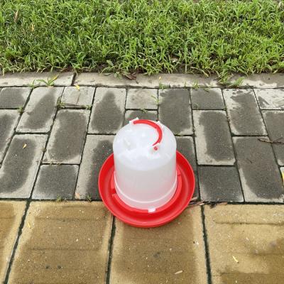 China Easy to Install Red Bird Watering Dispensers Drip Free Waterer for Chicken a water tank stay healthy zu verkaufen