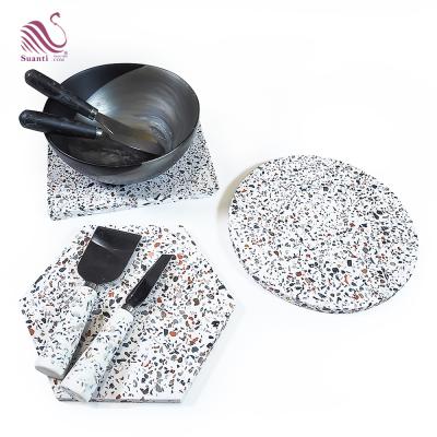 China Suanti Viable White Resin Terrazzo Custom Serving Tray Tripods Coaster Cooking Tripod Hot Pot Rack Set for sale