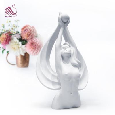 China Custom Indoor Modern Nordic Luxury Home Decor Art Resin Morden Hotel Suanti in Living Room Luxury Statue Decoration Sculptures Figurine for sale