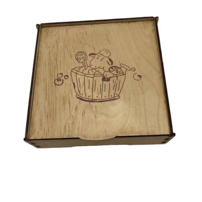 Cina handmade wood soap dish stitching modeling soap box with lid and cartoon pattern in vendita