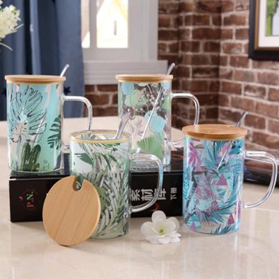 China Hot Selling Handmade Luxury Cheap Colorful Coffee Tea Decal Price Stocked Glass Mug With Bamboo Lid For Hotel for sale