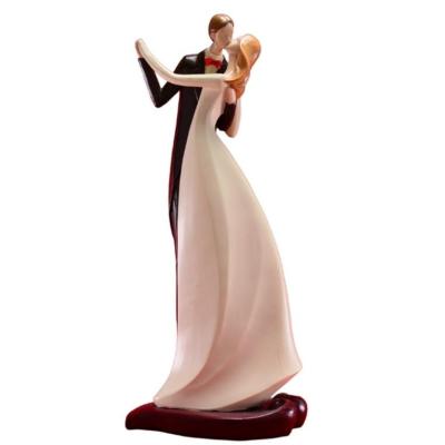 China China Hot Selling Polyresin Wedding Couples Opens Abstract Art Sculpture Figurine for sale