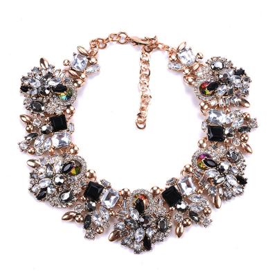 China Fashion European and American Short Women's Full Necklace Fashion Rhinestone Flower Necklace for sale