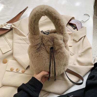 China New Fashion Autumn And Winter Simple Plush Bucket Handbags Fashion Faux Fur Cross - Body Handbag For Women for sale