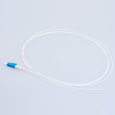 Chine Câble blanc optique de fibre du tresse IL<=0.2dB de fibre du SM SX 0.9mm de PC de LC à vendre