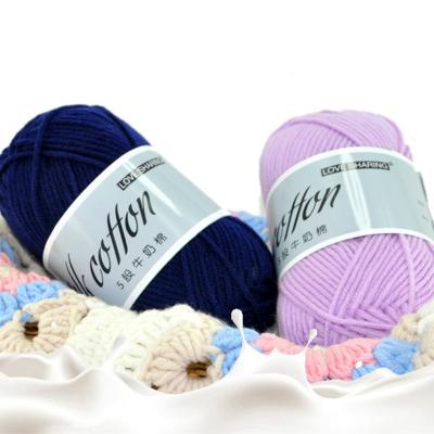 China Free Sample Recycled Wholesale Weaving Threads Eco-Friendly 5ply Hand Knitting Crochet Milk Cotton Blend Yarn for sale