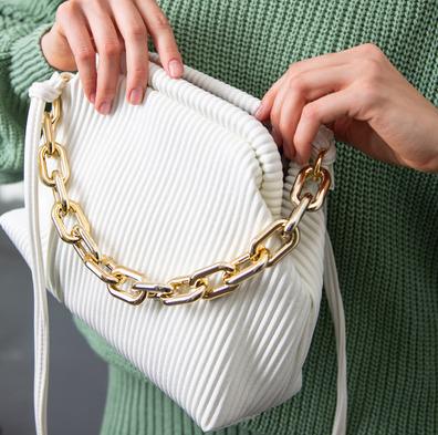 China New Design PU Leather Portable Cloud Fold Women's Thick Gold Chain Dumpling Shape Shoulder Bags for sale