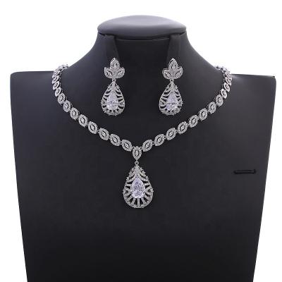 China TRENDY Bridal Necklace Silver Bridal Earrings Set Crystal Wedding Jewelry Set Rhinestone Choker Necklace for Women and Girls for sale