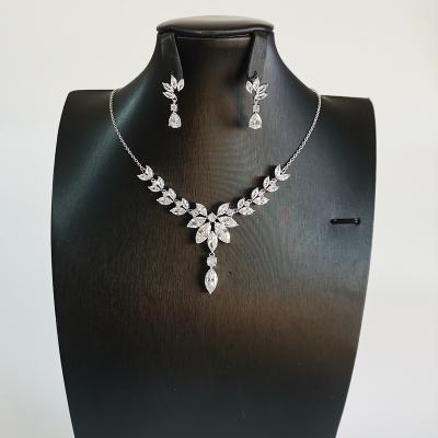 China Luxury New Fashion Fashion Crystal Glass Indian Bridal Jewelry Wedding Zircon Necklace Set for sale