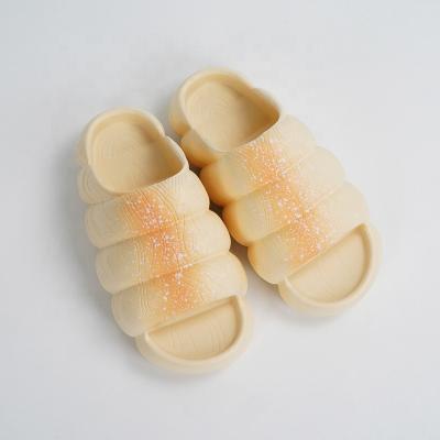 China Eva Cream Bread Slippers Women'S Men'S Home Non-Slip Thick Bottom Casual One Word Slippers à venda