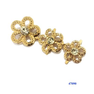 China Newest Shoe Buckle Design Flower Shape Metal Hardware Ladies Shoe Chain Buckles for sale