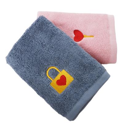 China Eco - Friendly Towel Gift Wrapping Ideas For Wedding Couple Small Towel Gift With Embroidered Pattern Logo for sale