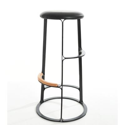 China Modern original new design industrial bar stool metal circular frame with footrest wood wholesale for sale