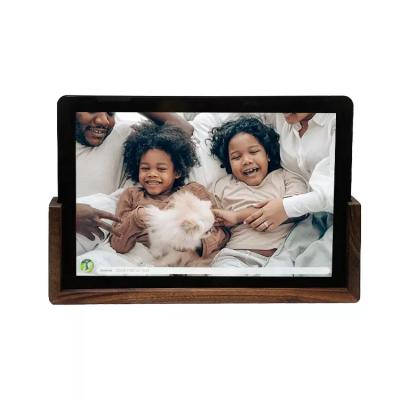 China Wifi Digital Glass Electronic Photo Frame LCD Table Swing Digital Photo View for sale