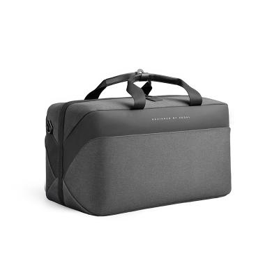 China Waterproof Duffel Bag 2020 New Arrival Custom Waterproof Shoulder Foldable Duffel Bag For Man With USB Charging Port for sale