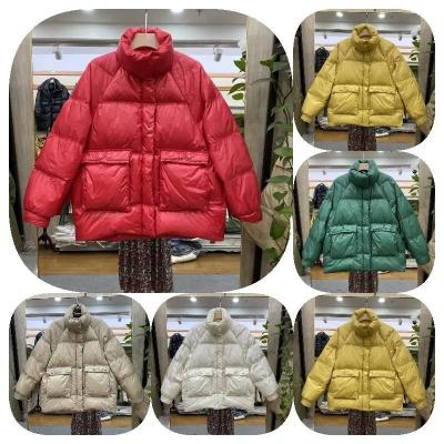 China Breathable Women's Down Jacket Hooded Winter Light Weight Short Puffer Coats Packable Warm Windproof Ladies Parka for sale