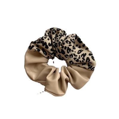 China Women's Chic PU Leather Color Matching Leopard Hair Band Fashion Scrunchy Scrunchies Set Black And Brown Hair Scrunchies for sale