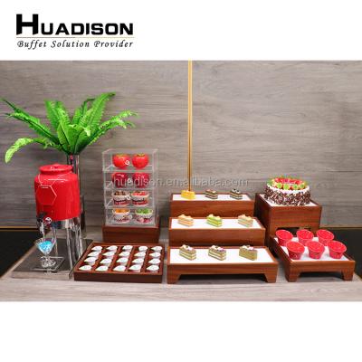 China Best Selling Hotel Huadison Acrylic Dessert Table Set Buffet Cake Snack Display Stand Sapele Viable 5 Star Wooden Cake Stand for sale