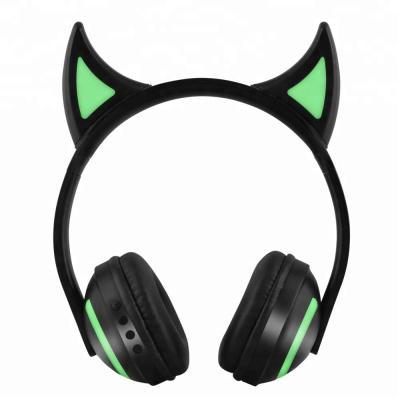 China ZW-19 Comfortable Wearing Wireless Earphone, OEM Wireless Sweatproof Sports Headset Built-in MIC 15 Hours Playing for Kids Workout for sale