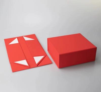 China Camping Folding Retail Flat Box 33X25X12cm Recyclable Red Fold Paper Storage For Clothes Packaging Box for sale