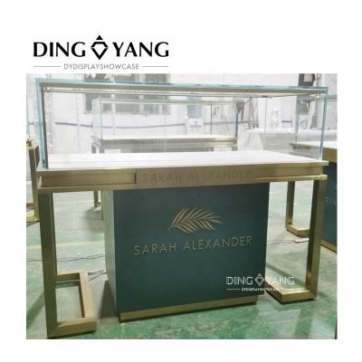 China Factory direct sale OEM luxury simple style lighting luxury jewelry display, jewelry pedestal display for sale