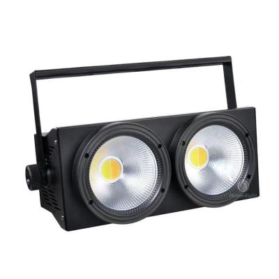 Chine DMX Scene Blinder DJ Led 2 x100w Les yeux 200w Mini Cob Lumière du public Blinder à vendre