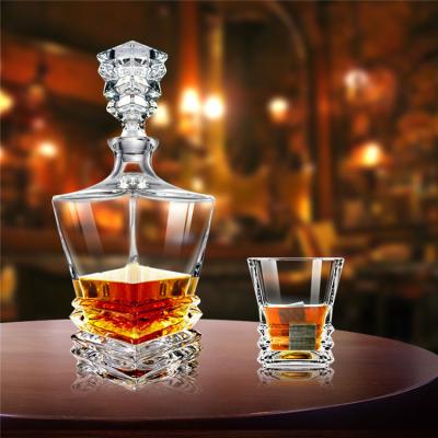 China Viable World Leading Newly Launched 30oz Whiskey Freestanding Glass Decanter Set for sale