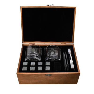 China Customized Viable Whiskey Stones And Wooden Box Of 2 Large Crystal Glass Gift Set In For Birthday Party for sale