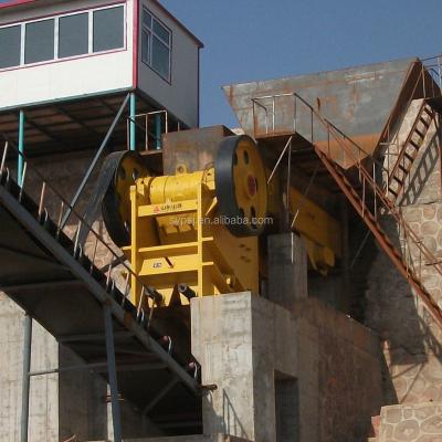 China Feed raw materials into primary vibrating feeder of ZSW490*110 crusher for sale