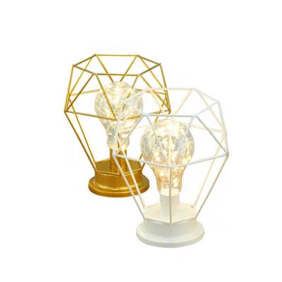 China 2020 Contemporary Home Decorative Table Tops Led To String Lighting White Metal Wire Battery Table Lamp for sale