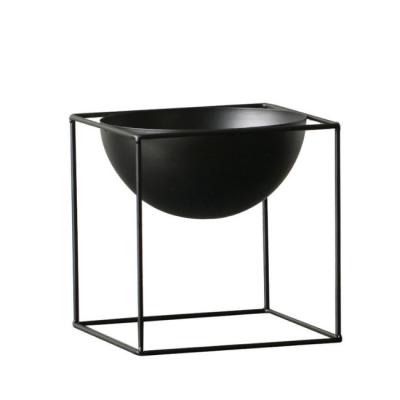 China CLASSIC Indoor Outdoor Small Size Solid Flower Pot Hemisphere Cube Frame Black Metal Planter for sale