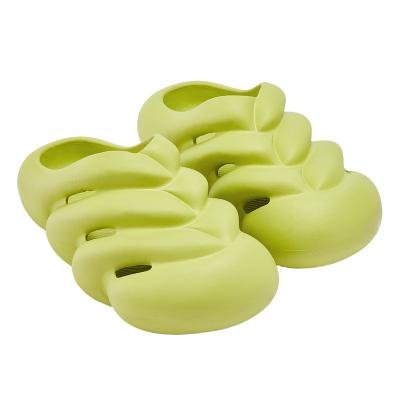 China Outdoor slippers 2022 non-stinky wear-resistant non-slip EVA feet men and women couples sandals new bone shape toe slippers set wholesale for sale