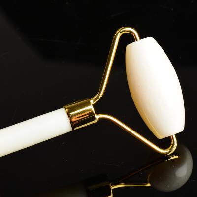 China Manufacturers Hand Held Jade Roller Studded Natural Jade Rollers Massage Stick Fast Delivery for sale