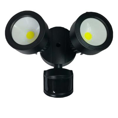 China Outdoor Garden ETL Two Head Aluminum Security Light With Motion Sensor for sale