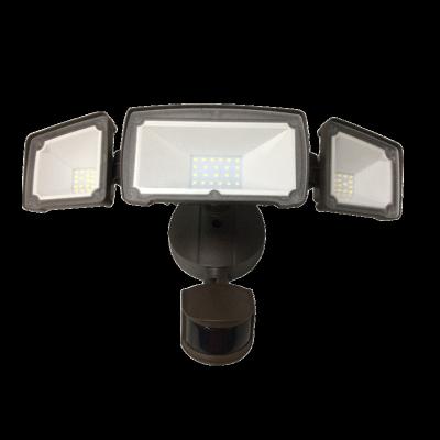 China ETL and FCC Certificated Garden Flood Light Motion Activated Triple Head Floodlight Camera Security LED Flood Light for sale