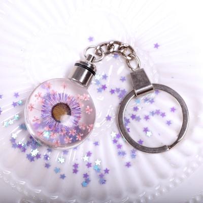 China QIYUE Real Flower Dried Real Flower Crystal Glass Keychain Transparent Led Flower Charms for sale