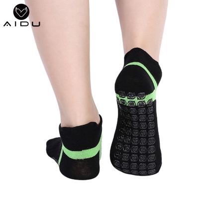 China Breathable Custom Durable Grip Silicon Performance Anti Slip Yoga Socks for sale