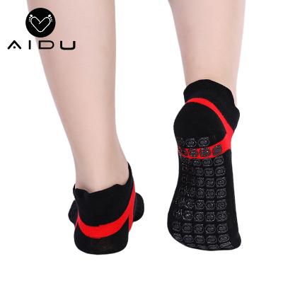 China Breathable Custom Durable Grip Silicon Performance Anti Slip Yoga Socks for sale