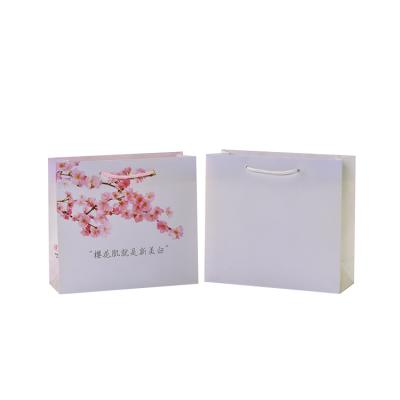 China Beautiful Small Elegant Custom Women Gift Shopping Paper Bags Recyclable For Cosmetic for sale