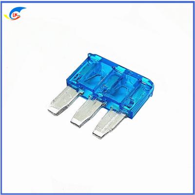 China 32V 5A-15A Automotive Micro-zekering Bladtype 3-pins terminal Automotive-zekering Te koop